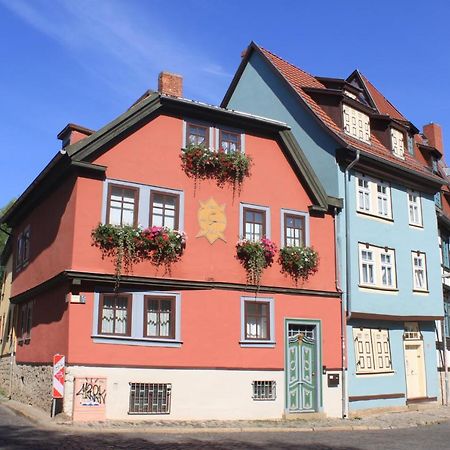 Haus Zum Kleinen Helm Apartment Ерфурт Екстериор снимка