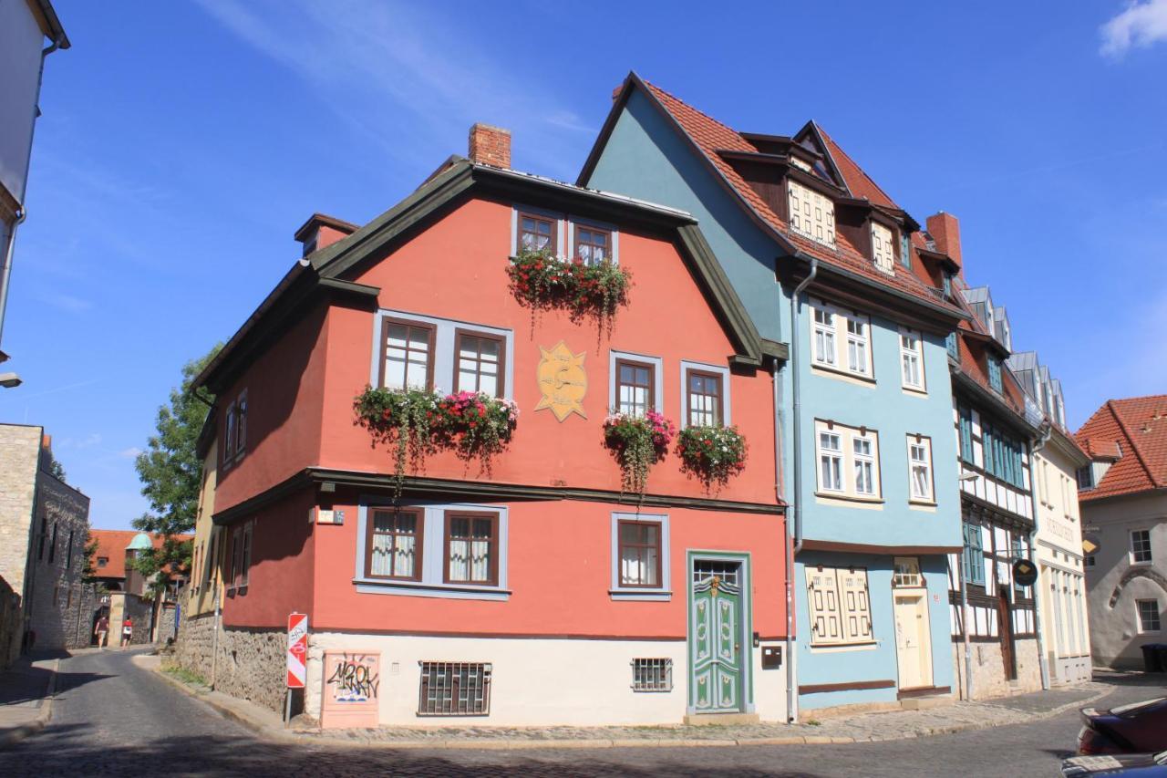 Haus Zum Kleinen Helm Apartment Ерфурт Екстериор снимка