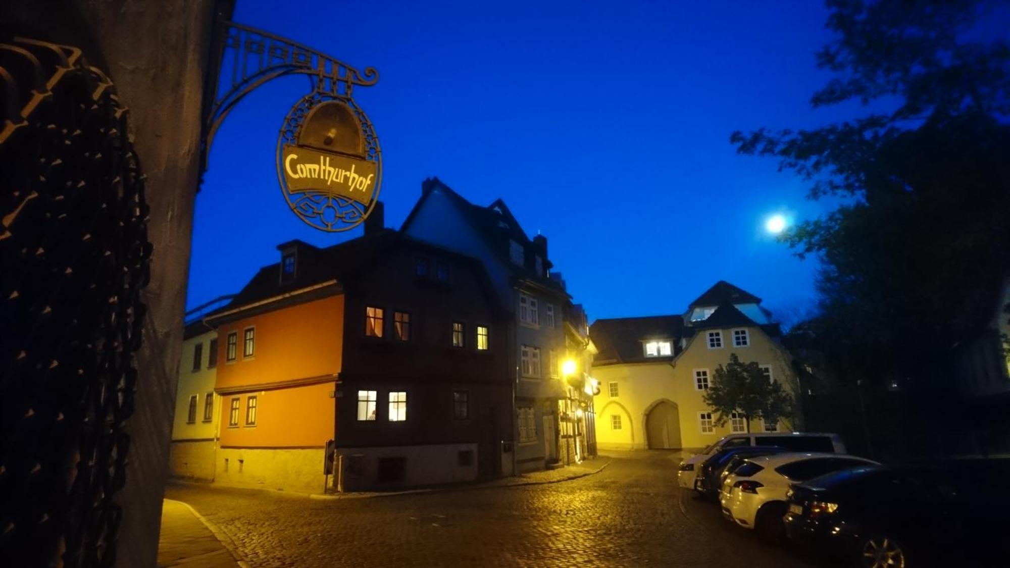 Haus Zum Kleinen Helm Apartment Ерфурт Екстериор снимка