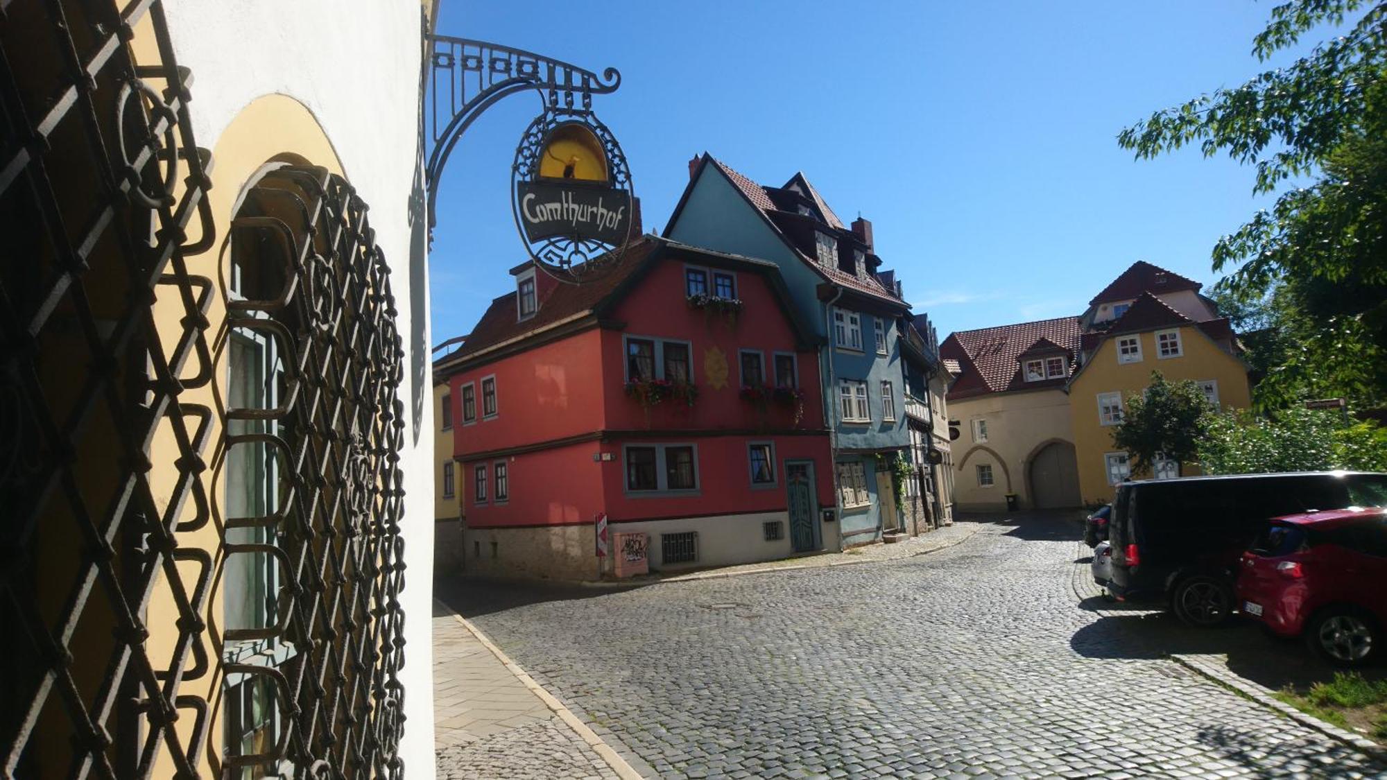 Haus Zum Kleinen Helm Apartment Ерфурт Екстериор снимка