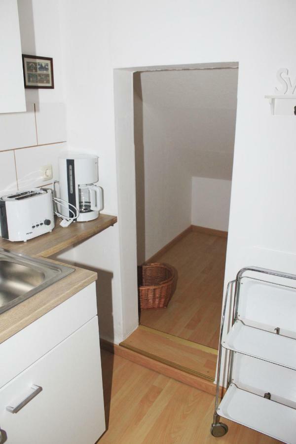 Haus Zum Kleinen Helm Apartment Ерфурт Екстериор снимка
