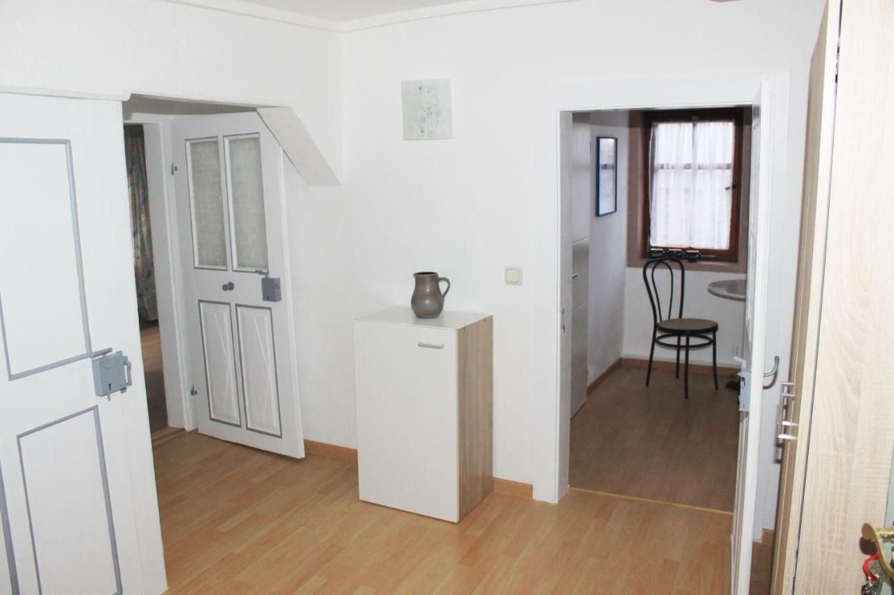 Haus Zum Kleinen Helm Apartment Ерфурт Екстериор снимка